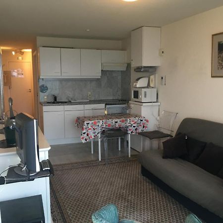 Prachtige Studio Met Frontaal Zeezicht En Terras 4 Pers. Oostende Exteriör bild