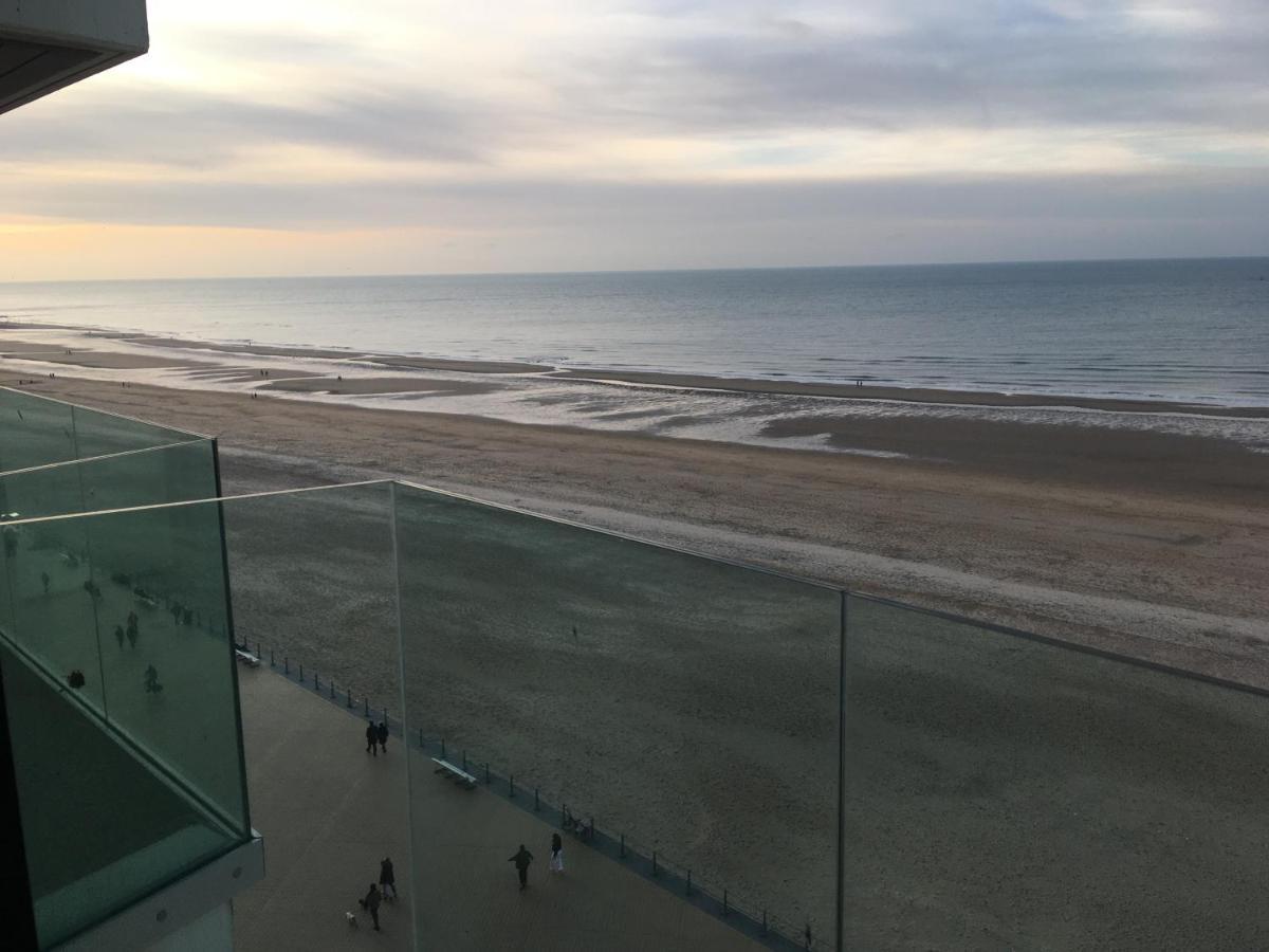 Prachtige Studio Met Frontaal Zeezicht En Terras 4 Pers. Oostende Exteriör bild